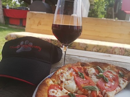 Three Dog Winery Pizza
