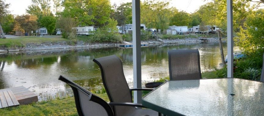 Log Cabin Point Cottage Resort